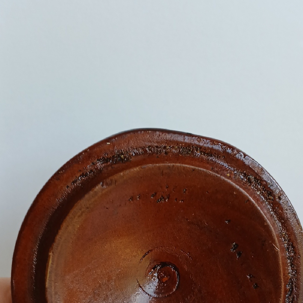Small carved wood trinket bowl with lid - Picture 8 of 10